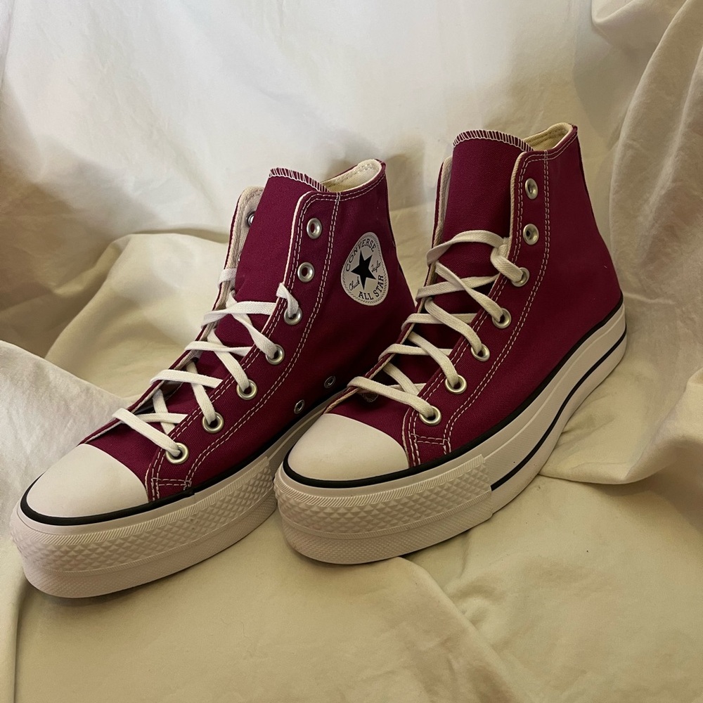 Converse maroon High-Top Sneakers Classic Canvas Design